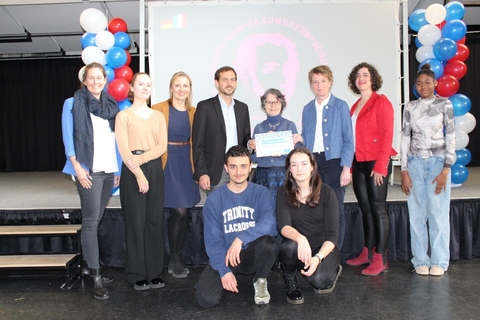 Joseph-von-Fraunhofer-Schule als DELF-Partnerschule ausgezeichnet Beitragsbild